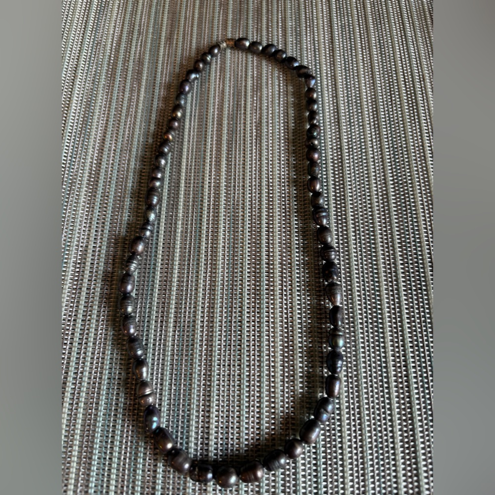 Elegant Black Pearl Necklace